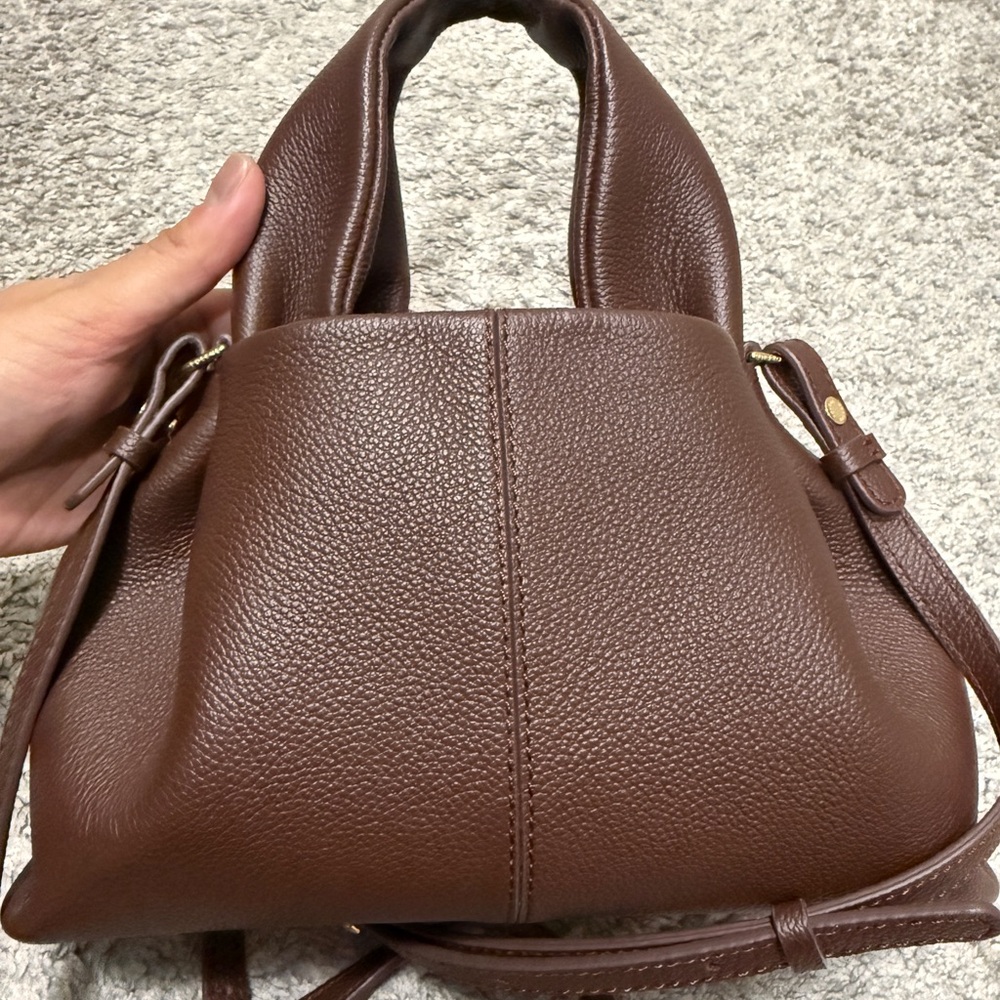 Elegant Brown Leather Handbag - Picture 4 of 10
